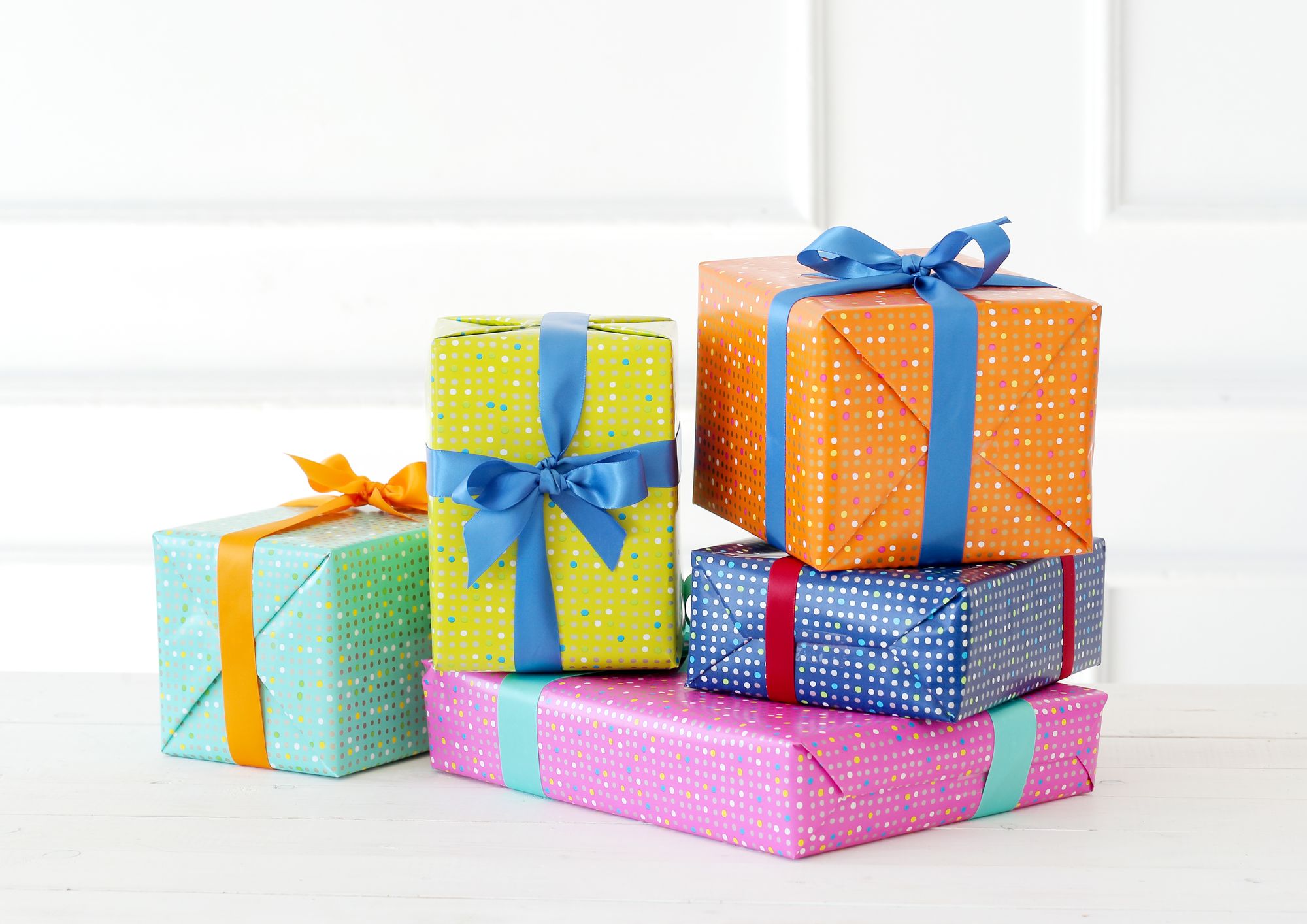 https://blog.empuls.io/content/images/2023/01/several-colorful-gifts-with-bow.jpg