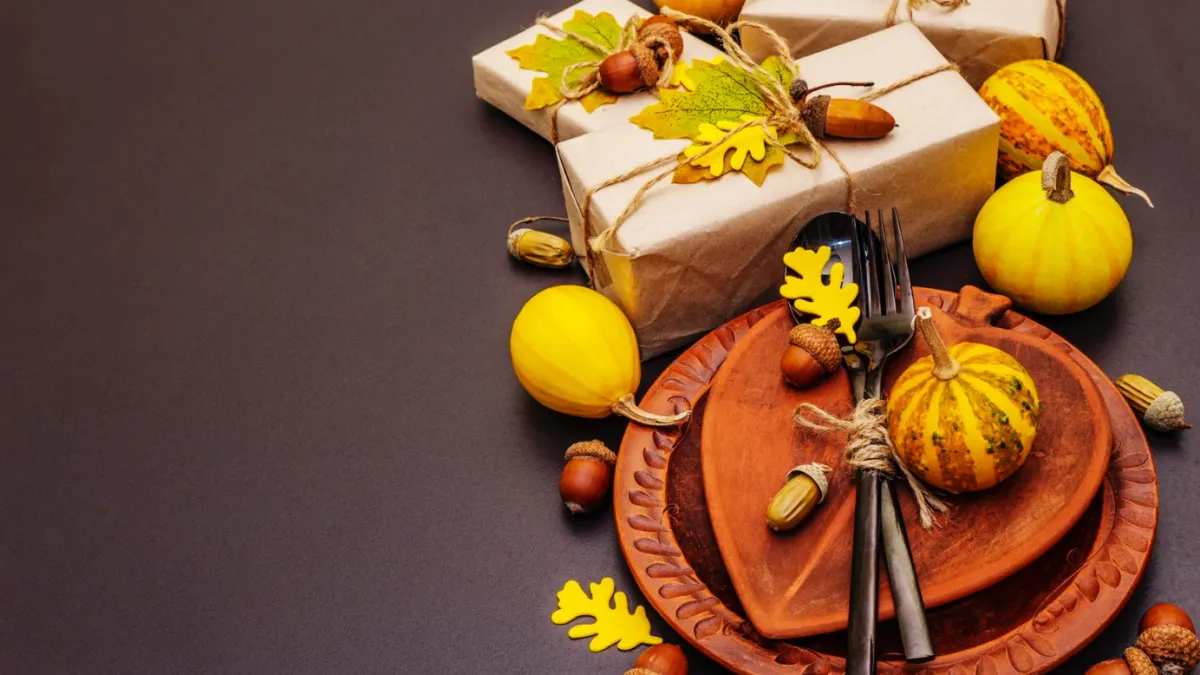 28 Thanksgiving Gifts for Employees and the Mighty HR Team